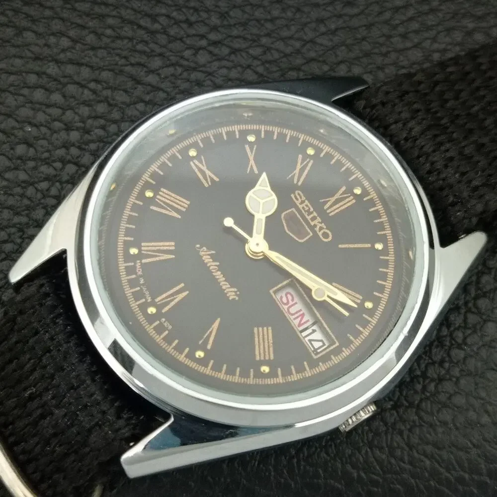 Vintage 1976 Seiko Automatic Mens Silver Watch W/daydate & Black accents